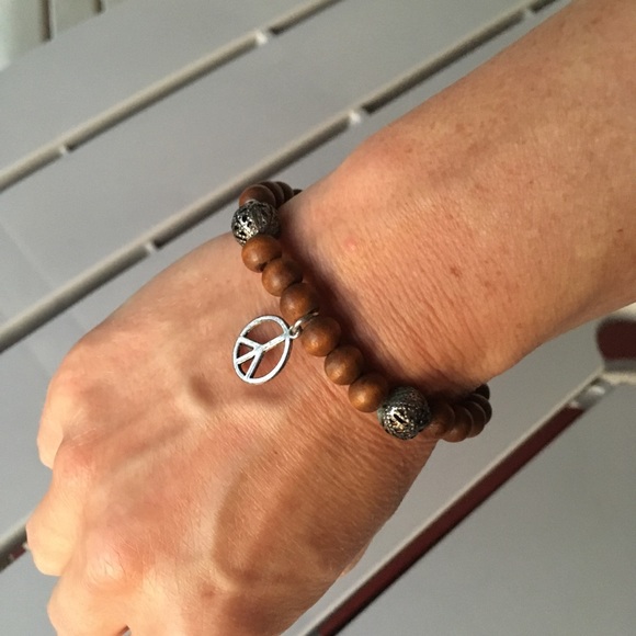 BoHo silver tone wooden Peace Sign bead bracelet - Picture 6 of 8